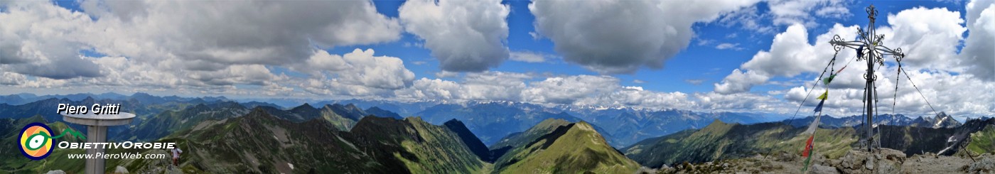 49 Panoramica dal Corno Stella verso  le Orobie Valtellinesi e le Alpi Retiche .jpg